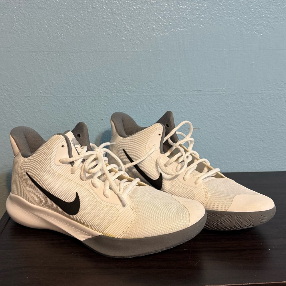 Men’s Nike Basketball Shoe Sz 10